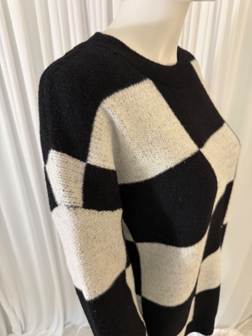 Moa Moa Black White Checkered Oversized Modern Soft Sweater Size L NWOT - Picture 13 of 16